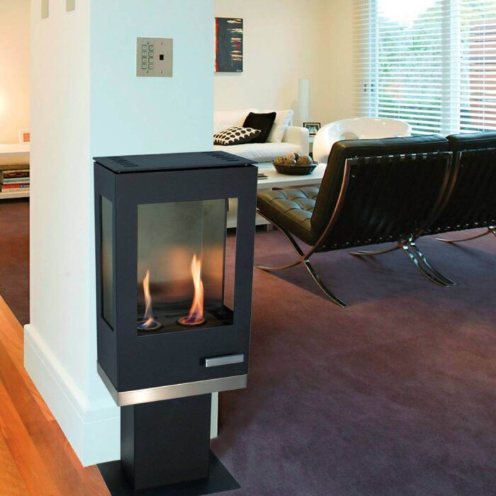 Etanolkamin Apartment 1 placerad i vardagsrumsmiljö