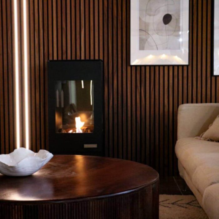 Etanolkamin Apartment Allerum placerad mot vägg i vardagsrum