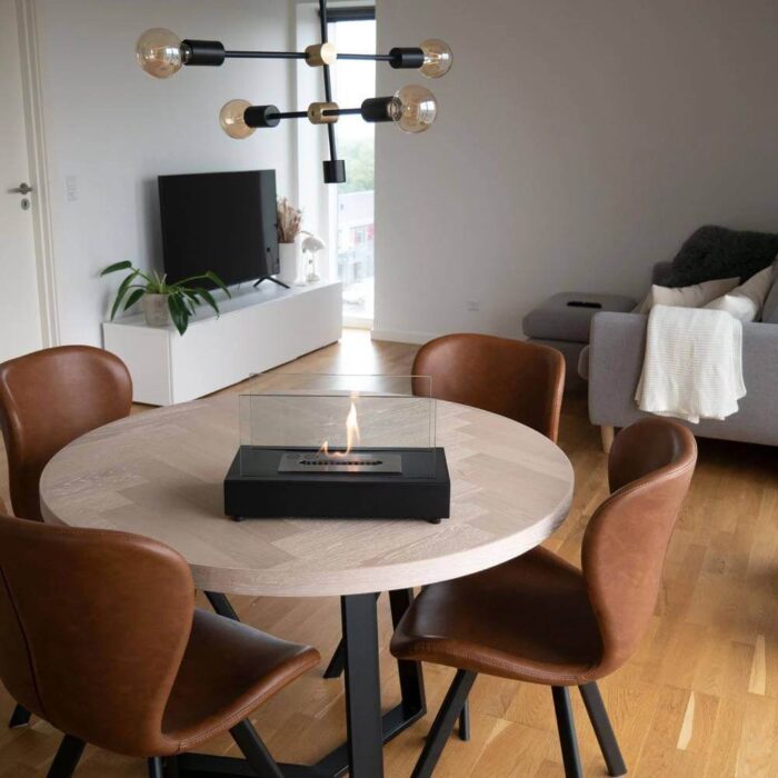Etanolkamin Lambeth i svart på matbord