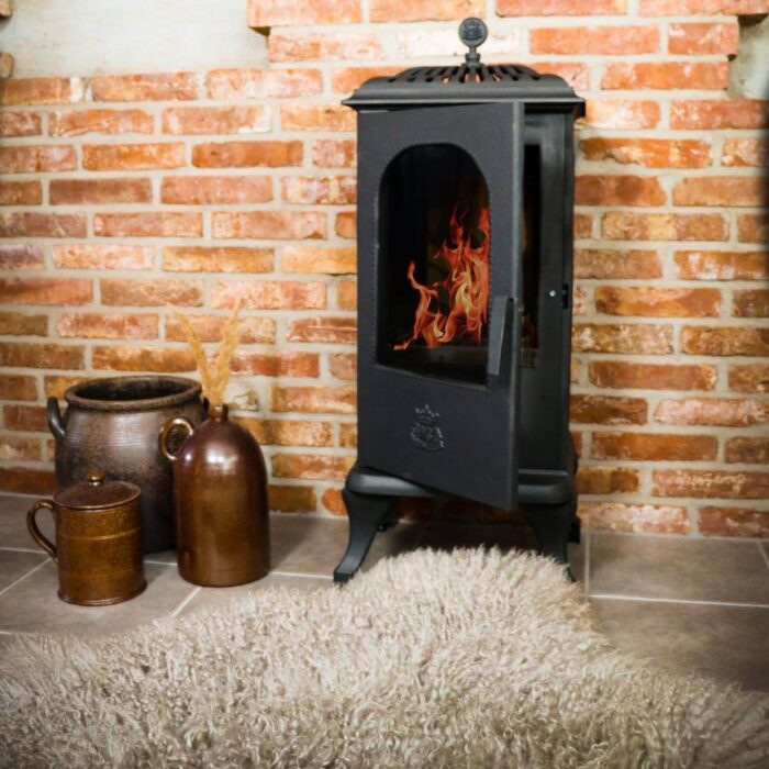 Etanolkamin Westbo Victoria 100 placerad mot vägg i uterumsmiljö