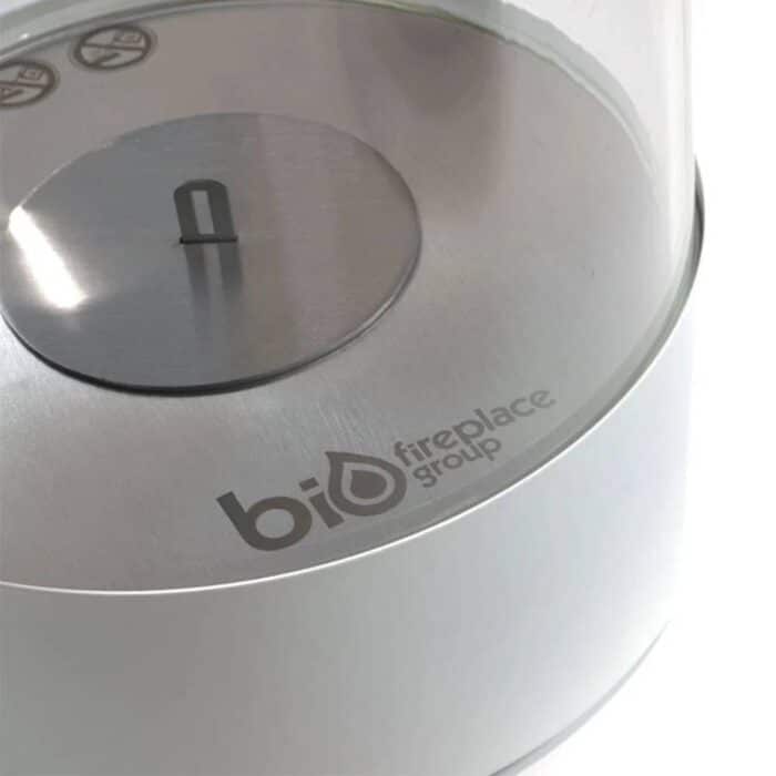 Närbild på etanoldriven bordskamin Southwark i vit