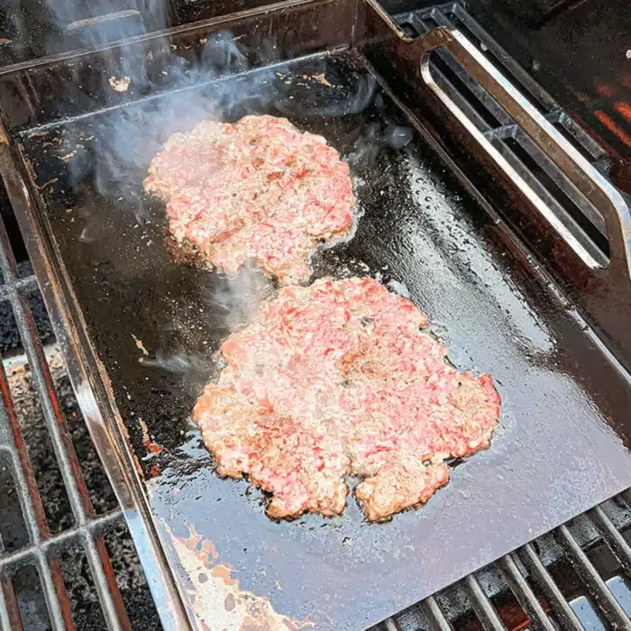 Smashed burger på bluegaz ulvaryd stekbord 25x35 cm